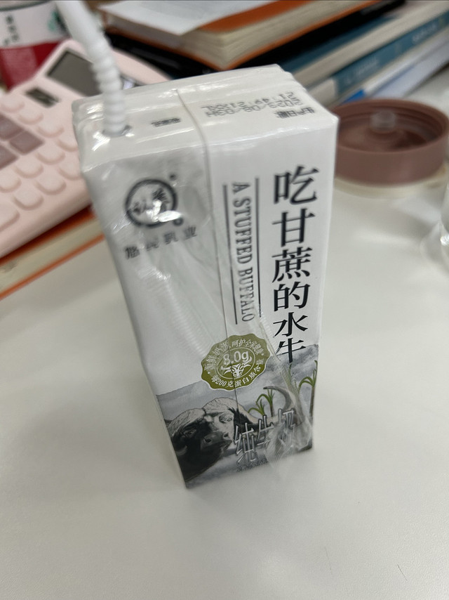 甘蔗美味无比，水牛最爱吃！