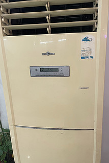 单位的美的空调柜机也要经常清洁维护