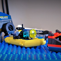 精英就要不同色——LEGO 乐高城市系列 60272 精英警艇运输