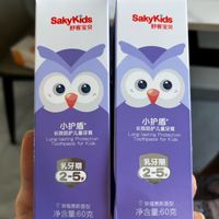 给孩子使用的舒克宝贝小护盾牙膏