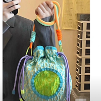 独一无二的小众设计感包包，2022新款原创荷包蛋少女斜挎包让你与众不同！