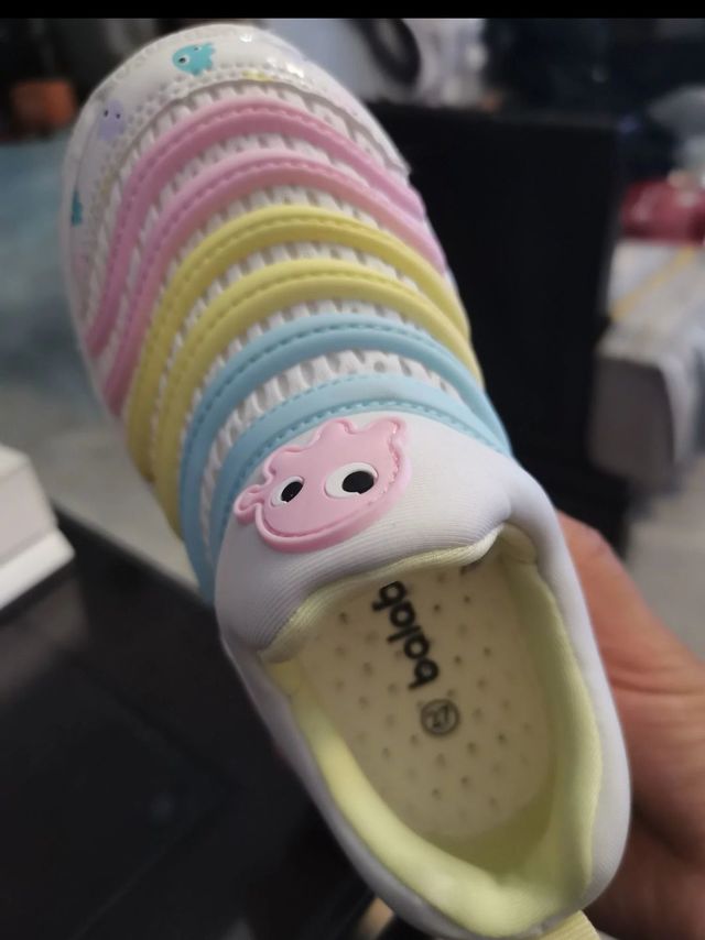 小豆丁鞋子来自爸爸的关爱
