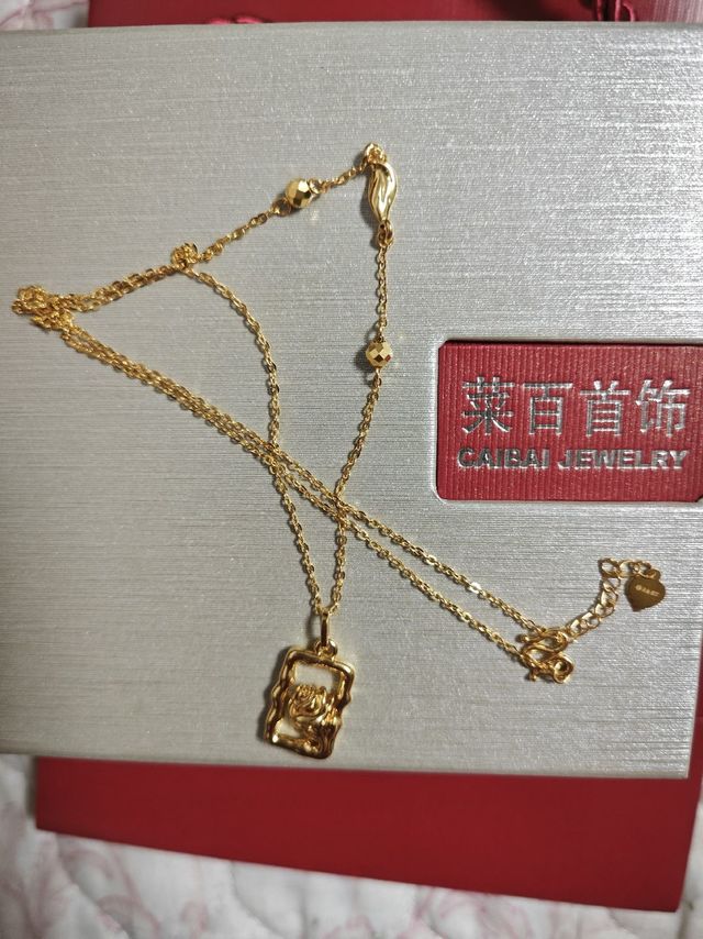 足金ROSE，浪漫复古相框，点亮你的时尚之路