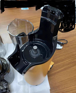 家电维修保养榨汁机也可以定时更换配件