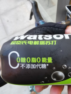 屈臣氏电解质苏打水，运动常备就是不好喝