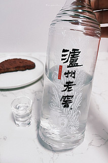 拿出82年的牛排，来一杯泸州老窖黑盖🍶