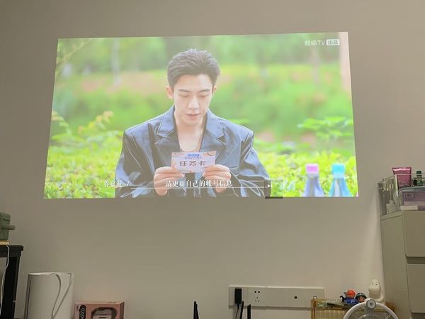 终于找到满意的投影仪，小户型的快乐源泉