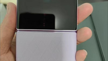 ￼￼vivo X Flip 12GB+256GB 菱紫 轻巧优雅设计 魔镜大外屏 悬停蔡司影像 骁龙8+ 芯片 5G 折叠屏手￼￼￼￼vivo X￼￼v