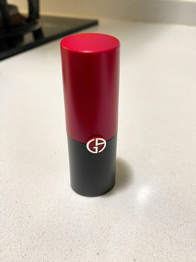 买了一只超级喜欢的这只口红,