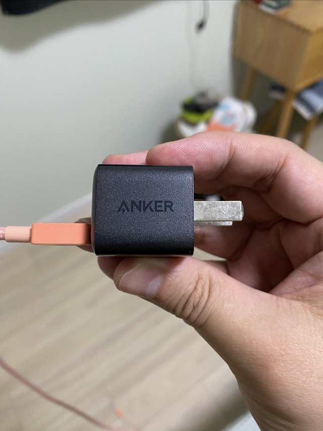 Anker充电头：让你的手机充电如闪电般快速！