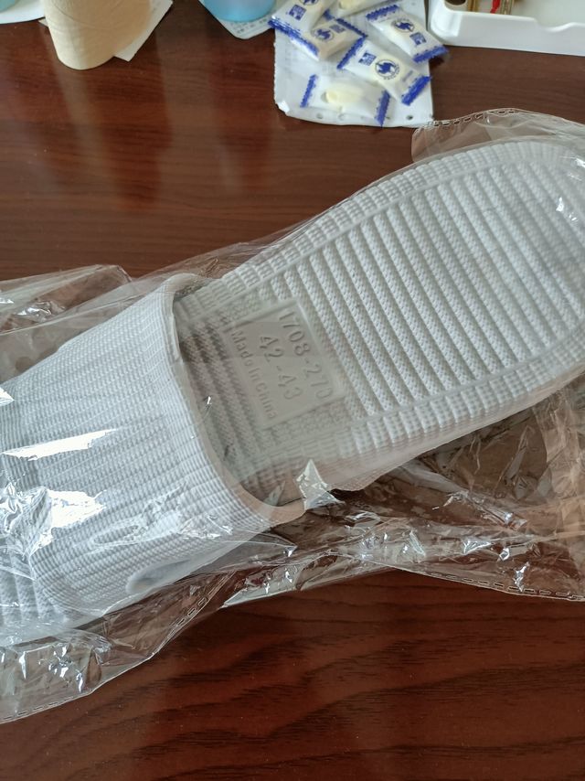 时尚简约拖鞋