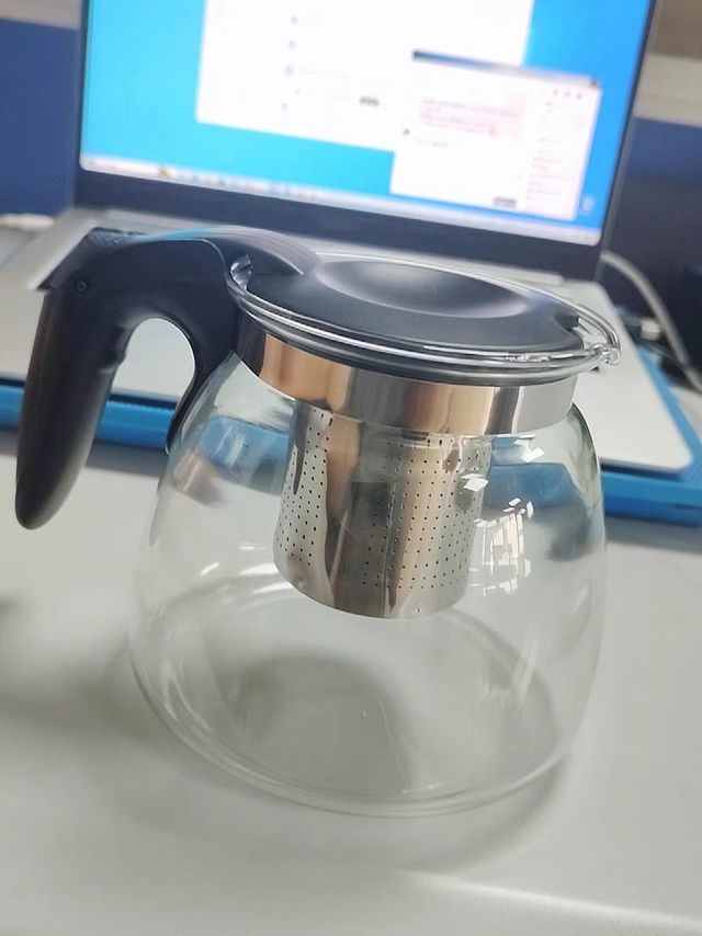 1元不到买个带茶篮的玻璃壶