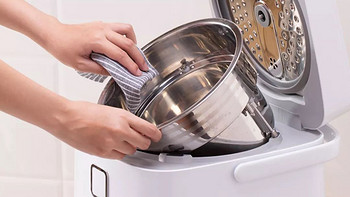 我们应该要如何清洗电饭煲呢？