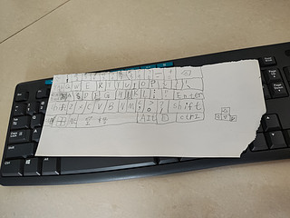 我家娃徒手画了个很丑的键盘