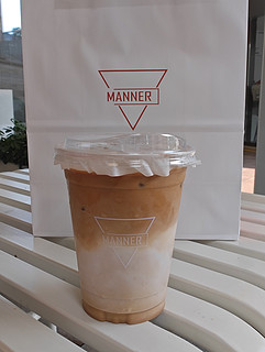 MANNER咖啡新限定口味：桂花龙井拿铁