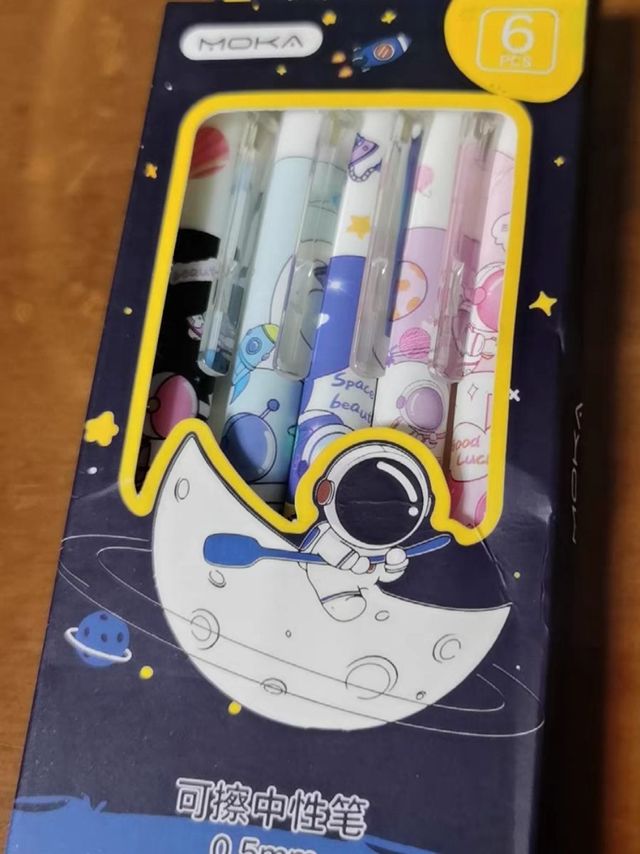 可擦写中性笔是过渡期的必备品