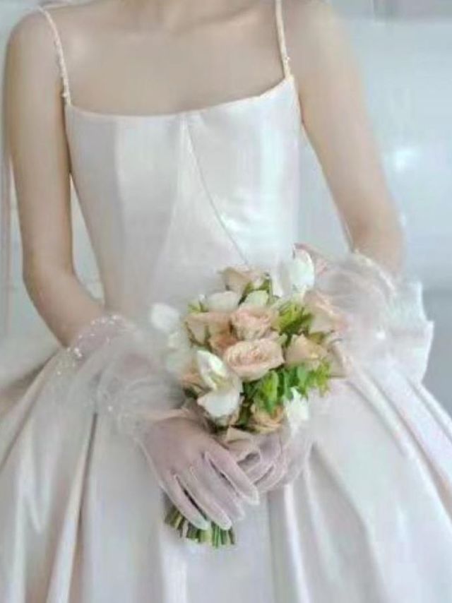 给媳妇买了一件美美的婚纱