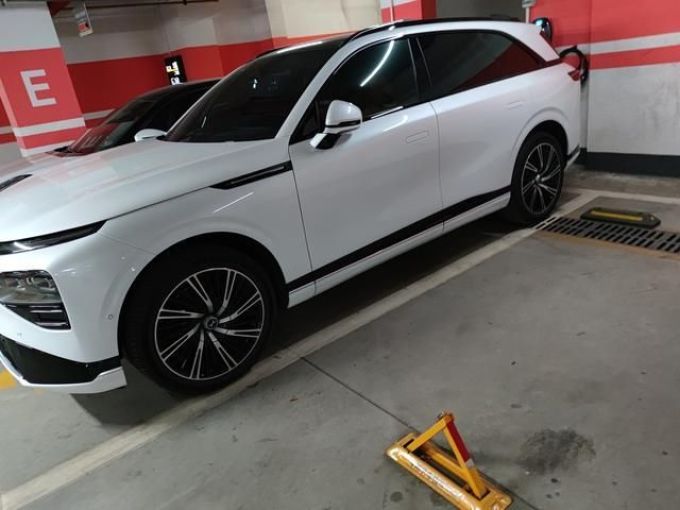 小鹏汽车中大型SUV