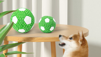 让宠物更开心更健康，宜特小号乳胶足球——互动训练的狗狗玩具神器