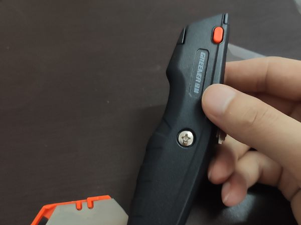 0.9元的绿林重型美工刀拆解