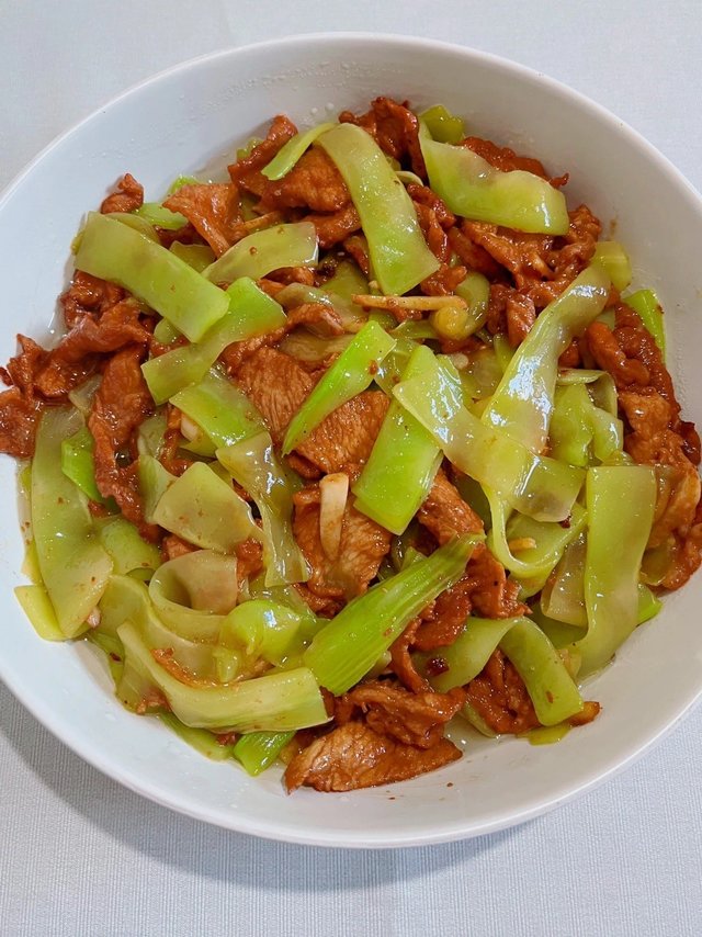 莴笋炒肉片