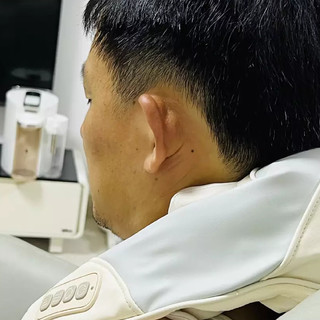 仿人手揉捏肩颈斜方肌四大穴位，这款按摩器缓解肩颈疲劳有一手