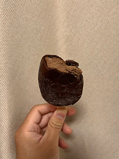 德芙黑巧脆皮巧克力冰激凌怎么和梦龙这么像