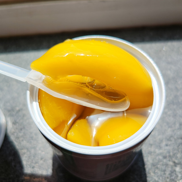 一罐小小的黄桃罐头带来一夏甜蜜