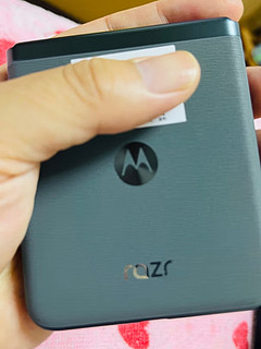 同事说买了有点后悔的折叠屏手机-RAZR40