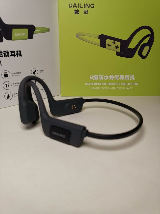 戴灵耳机
