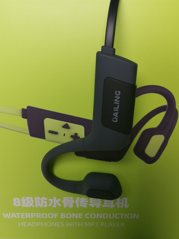戴灵耳机