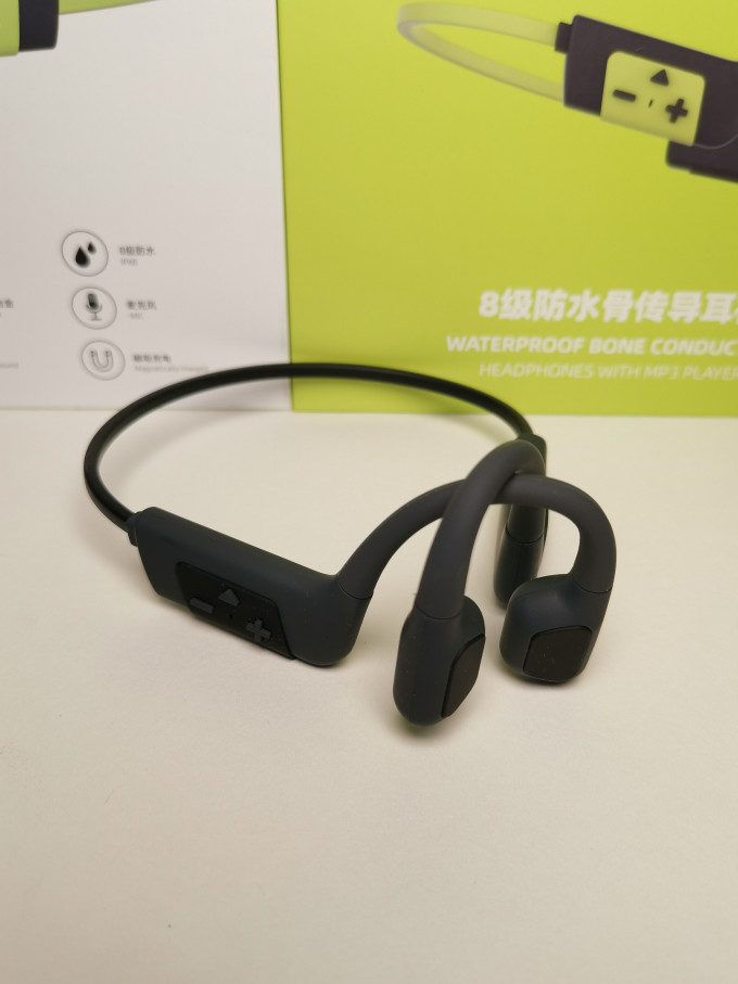 戴灵耳机