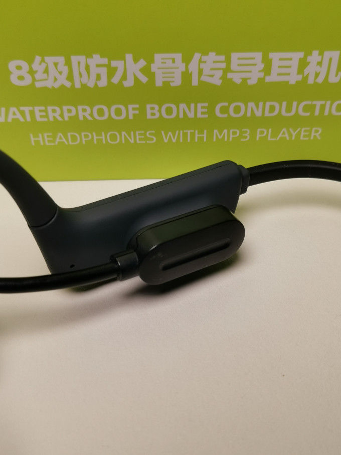 戴灵耳机