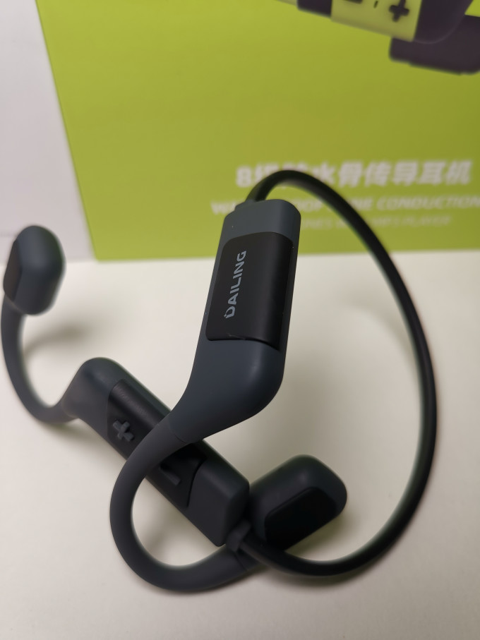 戴灵耳机