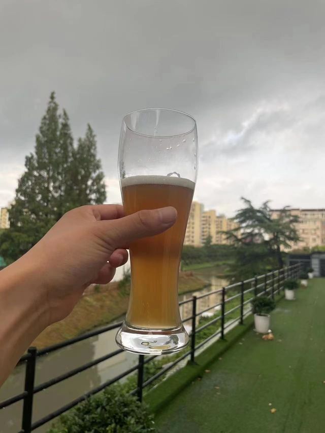 为什么要喝精酿啤酒⁉首先，好喝🍺🍺