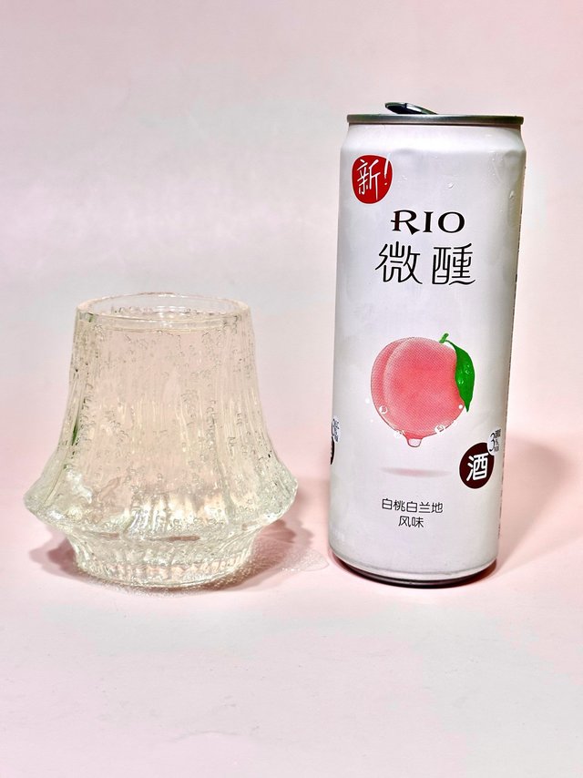 酒鬼小姐姐解锁微醺的快乐