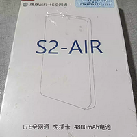 上赞 S2 air随身WiFi大小跟手机差不多，外出随时放在口袋里也很方便。