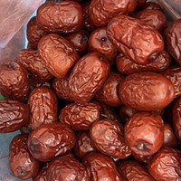 新疆大红枣，甜不腻，挺好吃。