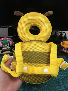 奶爸带娃有神器，小蜜蜂防摔护头保护垫