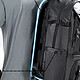京东京造黑武士系列户外巨无霸背包是一款功能强大的户外背包，它的设计考虑了都市户外需求