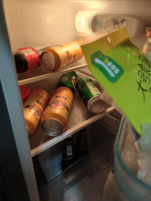 实力的象征——晒晒小冰箱里各色酒水