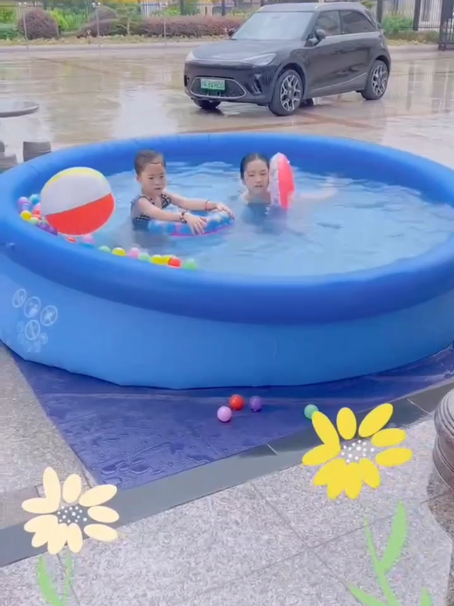 农村小院，自制泳池，佛系带娃