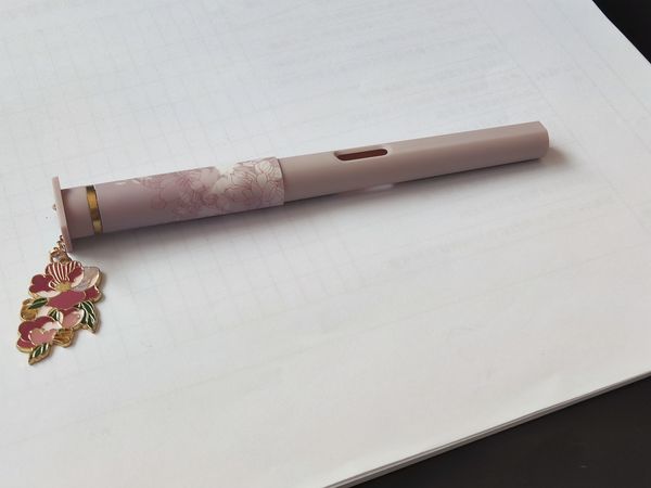 漂亮的钢笔必须炫一下
