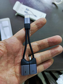 快速连接，音质更清晰 USB-C 转 3.5 音频线