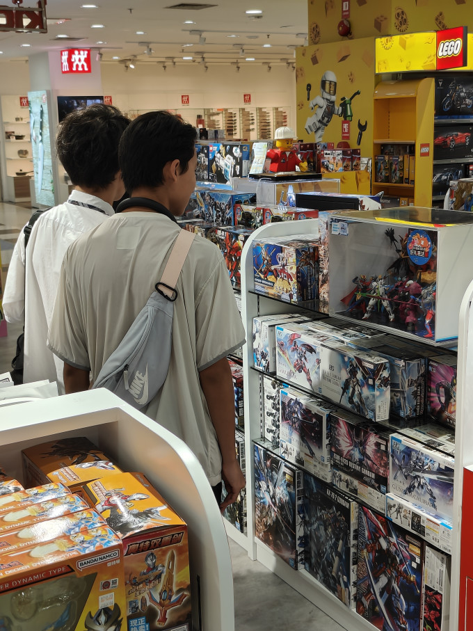 万代日韩动漫周边怎么样 真的有人在实体店买高达?_什么值得买