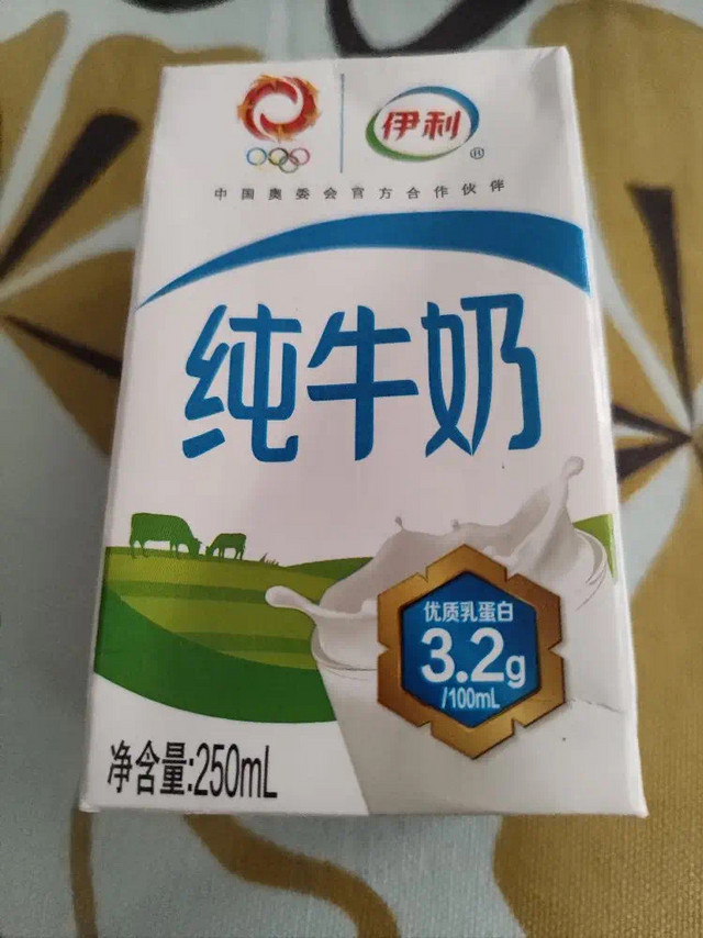 纯牛奶，丝丝香浓，让您感受最纯粹的味道！