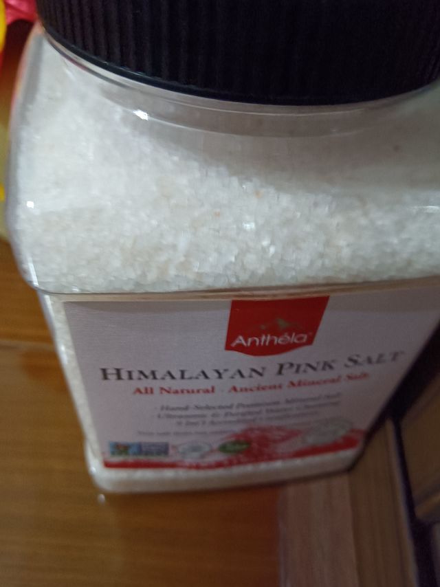 买了一罐粉盐是白色，