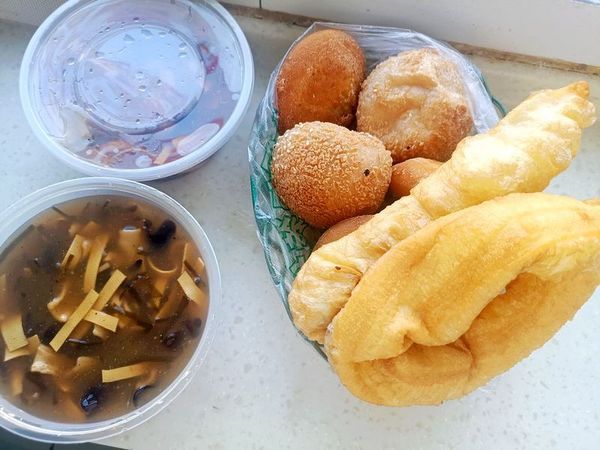 胡辣汤配油条做早餐，太好吃了