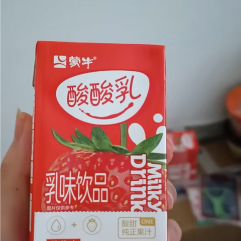 蒙牛酸酸乳是这个夏天我最喜欢喝的牛奶饮品