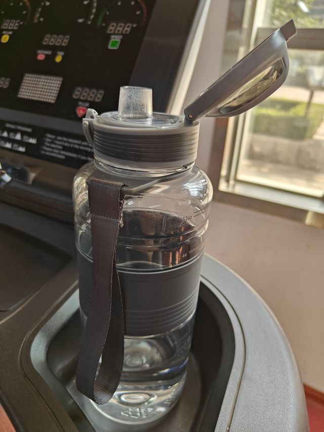 健身用的水杯必须容量大